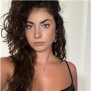 He trabajado como monitora en campamentos, estudiado diseño y artes plásticas, he impartido varios talleres.